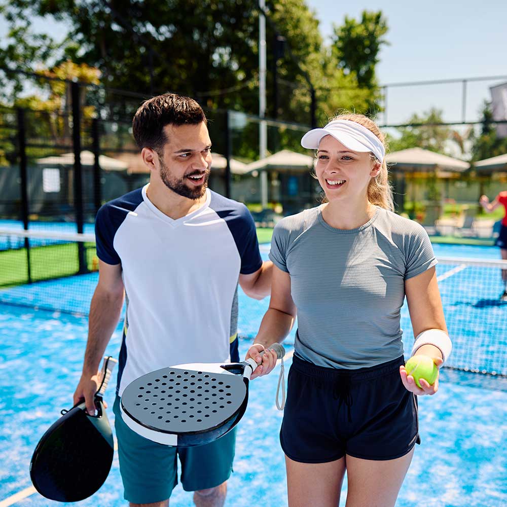 young-paddle-tennis-players-communicating-during-a-VTVTVU6.jpg